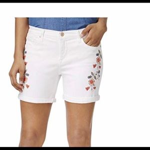 Bermuda white Jean Shorts size 4 new